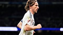 Luka Modric, durante el partido de fútbol de LaLiga entre el Real Madrid y el Athletic Bilbao en el estadio Santiago Bernabéu en Madrid, el domingo 20 de abril de 2025.