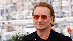 Ο Bono μιλάει κατά της Χαμάς, του Βενιαμίν Νετανιάχου και των ισραηλινών "ακροδεξιών φονταμενταλιστών" - φωτ: Μπόνο στις Κάννες 2025