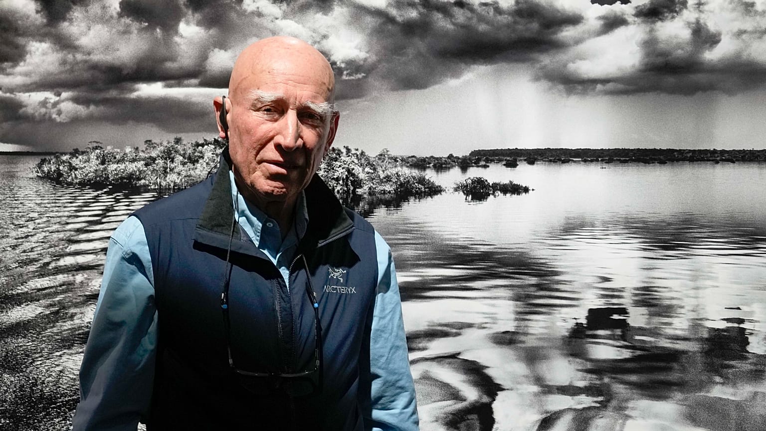 ARCHÍV: Sebastião Salgado brazil fotós egyik milánói kiállításán, 2023. november 19-én