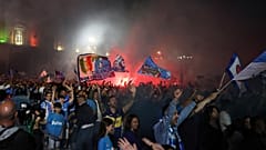 Οι οπαδοί της Νάπολι πανηγυρίζουν