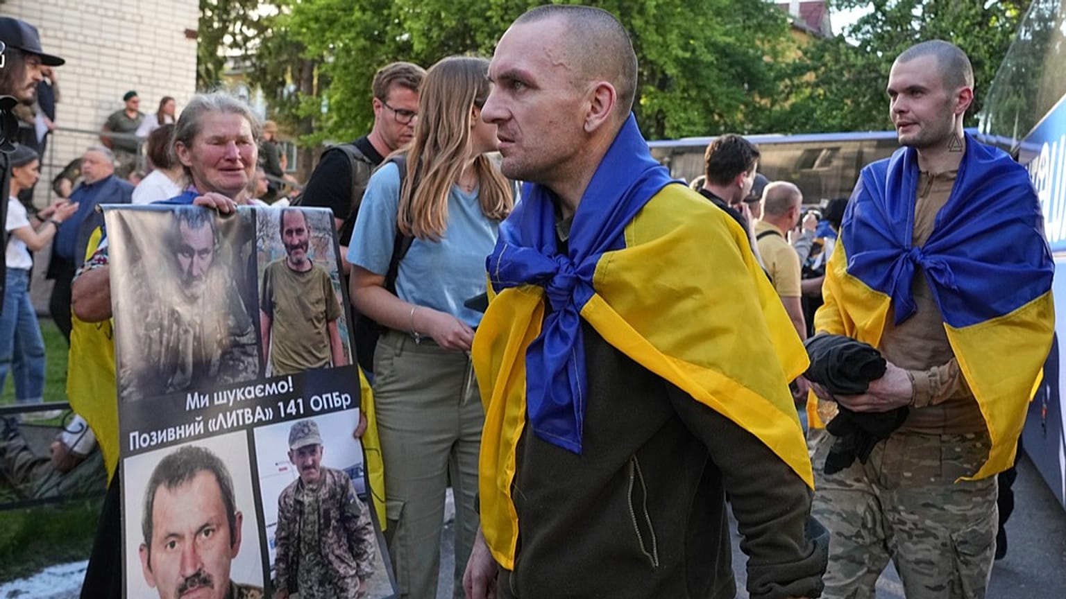Prisonniers de guerre ukrainiens de retour dans leur pays, le 23 mai 2025.