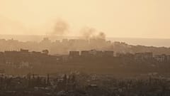 الدخان يتصاعد من قطاع غزة