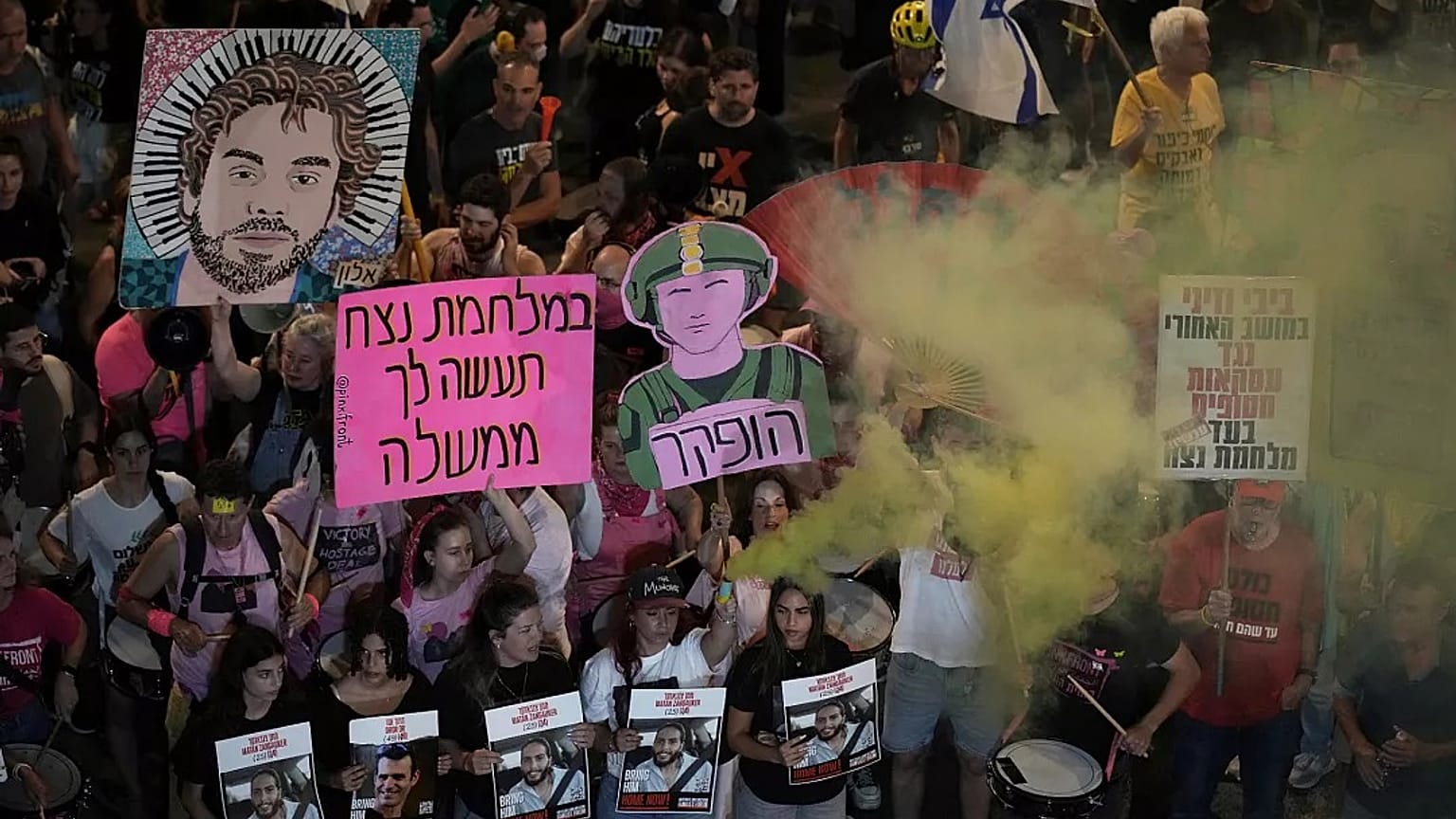 Savaşın sona ermesini ve rehinelerin serbest bırakılması talebiyle Başbakan Netanyahu'nun hükümetine karşı düzenlenen protesto, 24 Mayıs 2025.