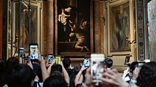 Caravaggio'nun "Loreto Meryemi" adlı eseri Roma’daki Aziz Augustinus Bazilikası’nda.