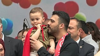 Ali Asaf etkinliğe babasının kucağında katıldı.