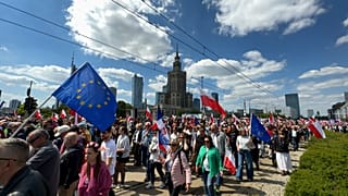 A két lengyel elnökjelöltet támogató két felvonulásra került sor Varsóban vasárnap 25.05.2025