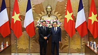 Macron e o presidente da Assembleia Nacional do Vietname, Tran Thanh Man
