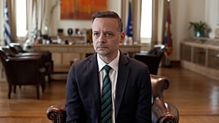 Harris Doukas, maire d'Athènes, envisage d'étendre le gel de l'octroi de nouveaux permis pour les locations de courte durée à d'autres quartiers d'Athènes. 