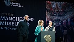 Manchester Müzesi EMYA ödülünü evine götürdü. 
