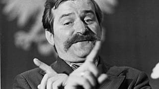 Portret Lecha Wałęsy podczas pierwszych negocjacji 26 sierpnia 1980 r. z delegacją rządu polskiego, Gdansk