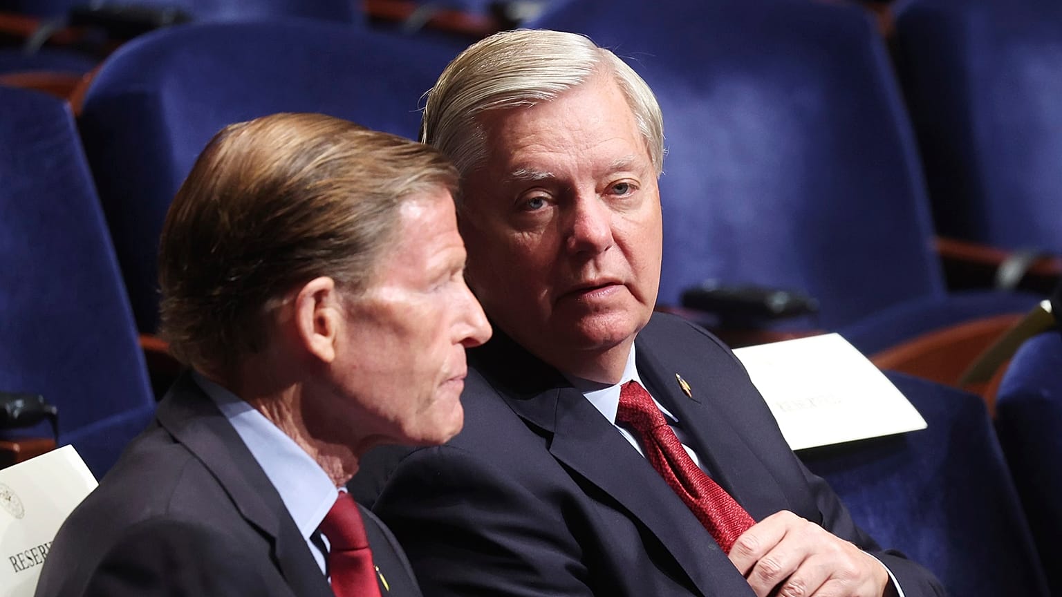 Senatörler Richard Blumenthal ve Lindsey Graham Rusya'ya yönelik yaptırım tasarısını destekliyor.