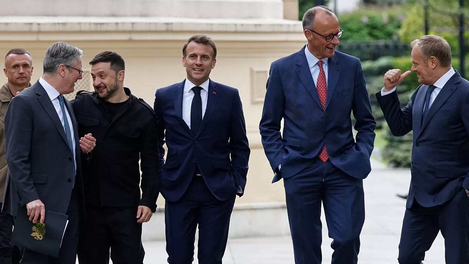 El canciller alemán, el presidente francés, el presidente ucraniano, el primer ministro británico y el primer ministro polaco, en Kiev, el 10 de mayo de 2025.