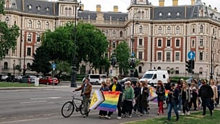 Défilé sur l'avenue Andrássy le 17 mai