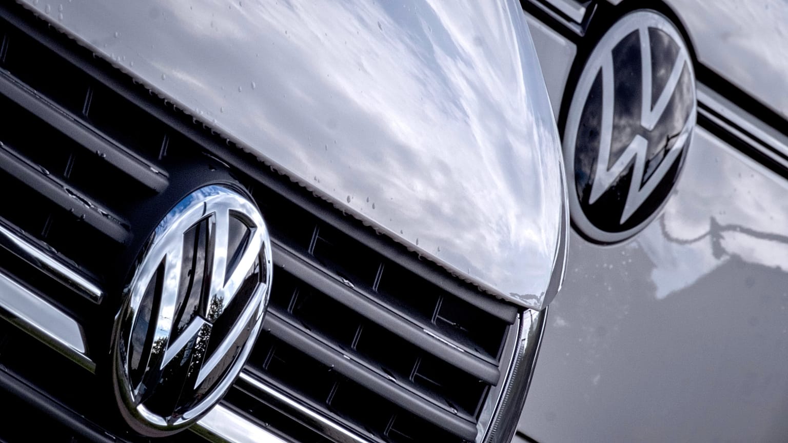 Los logotipos de los coches Volkswagen fotografiados en Fráncfort, 13 de septiembre de 2024