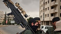 صورة تعبيرية لعناصر من قوات الأمن السورية ينتشرون خلال عملية على أطراف بلدة صحنايا، جنوب دمشق