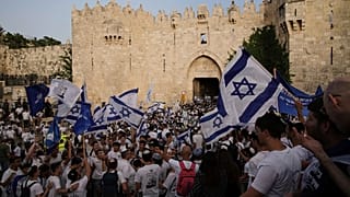 Israelitas juntam-se em bairros muçulmanos de Jerusalém antes do desfile anual na cidade