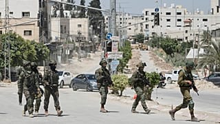جنود إسرائيليون خلال عملية عسكرية في طولكرم، الضفة الغربية – الإثنين 26 أيار/مايو 2025.