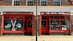 Londra'nın merkezindeki Clerkenwell'de bulunan Nickel sineması. 