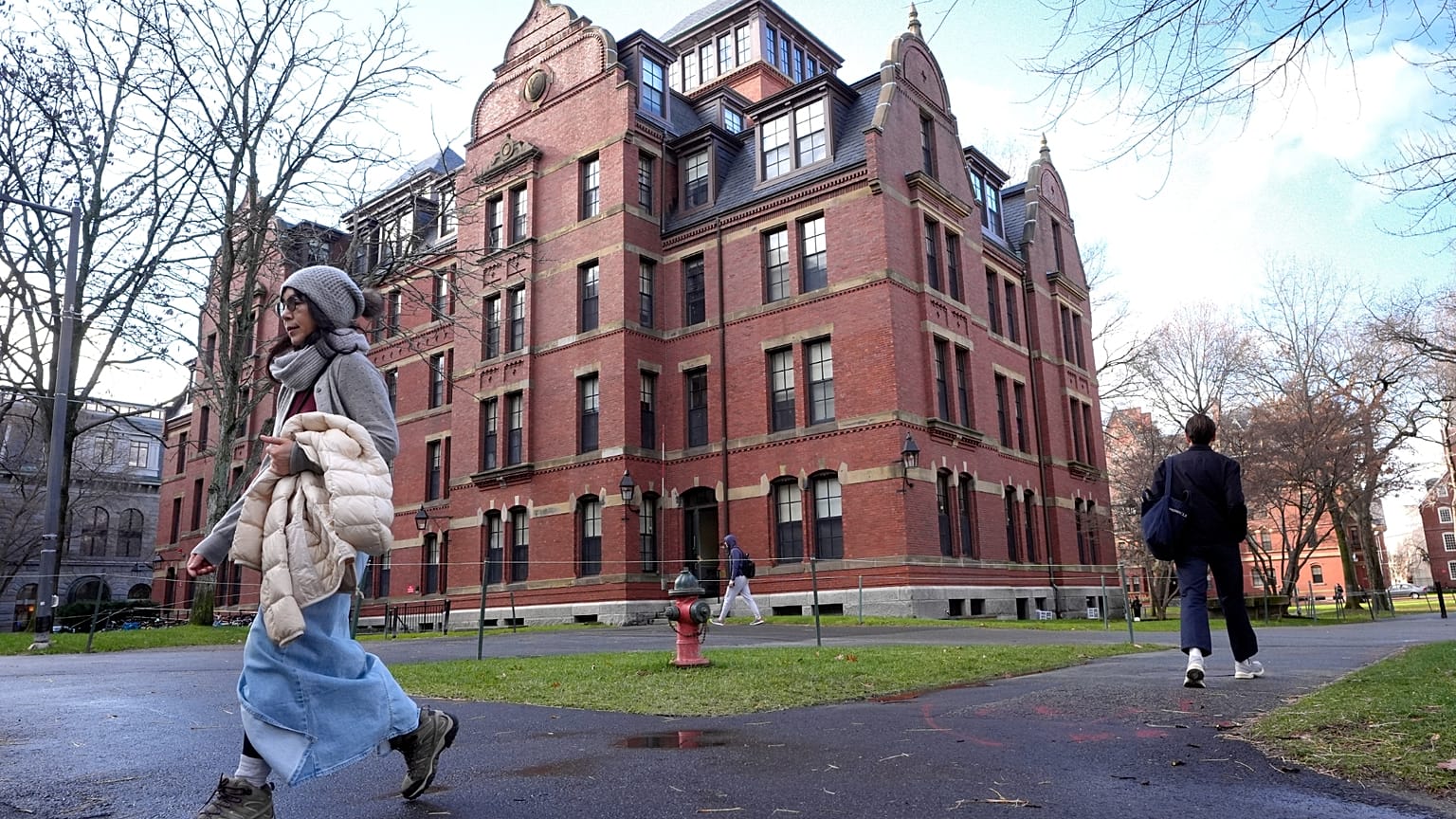 Muitos estudantes e professores da Universidade de Harvard preocupados com as medidas de Trump
