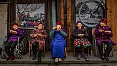 The Elderly Having Delicious Food", de Xiaoling Li (VENCEDOR GERAL) 
