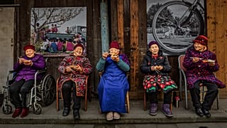 The Elderly Having Delicious Food, de Xiaoling Li (GANADOR GENERAL)