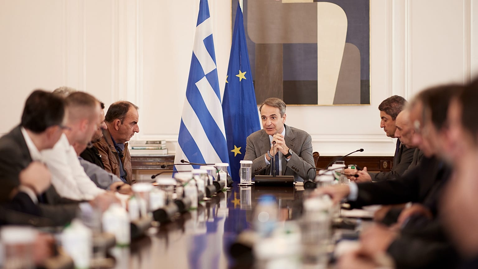 Ο Κυριάκος Μητσοτάκης συνομιλεί με εκπροσώπους του πρωτογενούς τομέα της Θεσσαλίας στο Μέγαρο Μαξίμου - ΦΩΤΟ ΑΡΧΕΙΟΥ