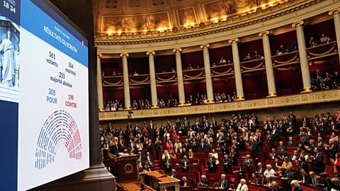 A board shows the result after France's lower house of parliament has adopted a bill to allow adults with incurable illness to take lethal medication in Paris, 27 May, 2025 