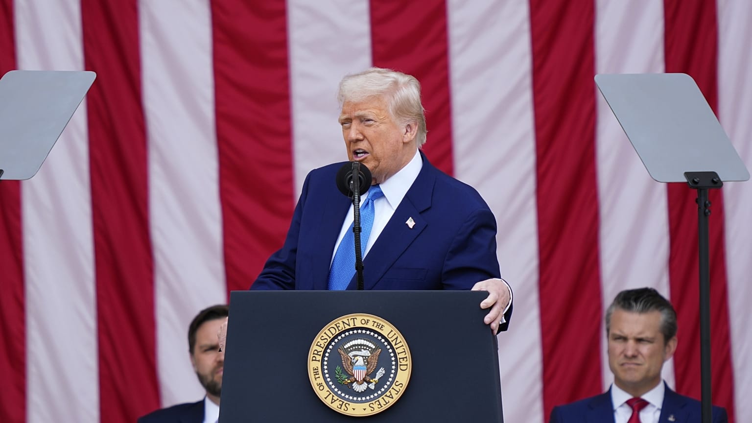 Az amerikai elnök beszédet mond az arlingtoni katonai temetőben