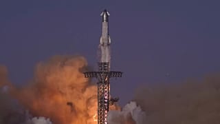 El megacohete Starship de SpaceX realiza un vuelo de prueba desde Starbase, Texas (EE.UU.), el martes 27 de mayo de 2025.