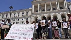 Manifestación en la Asamblea de la República el martes, 27 de mayo de 2025.