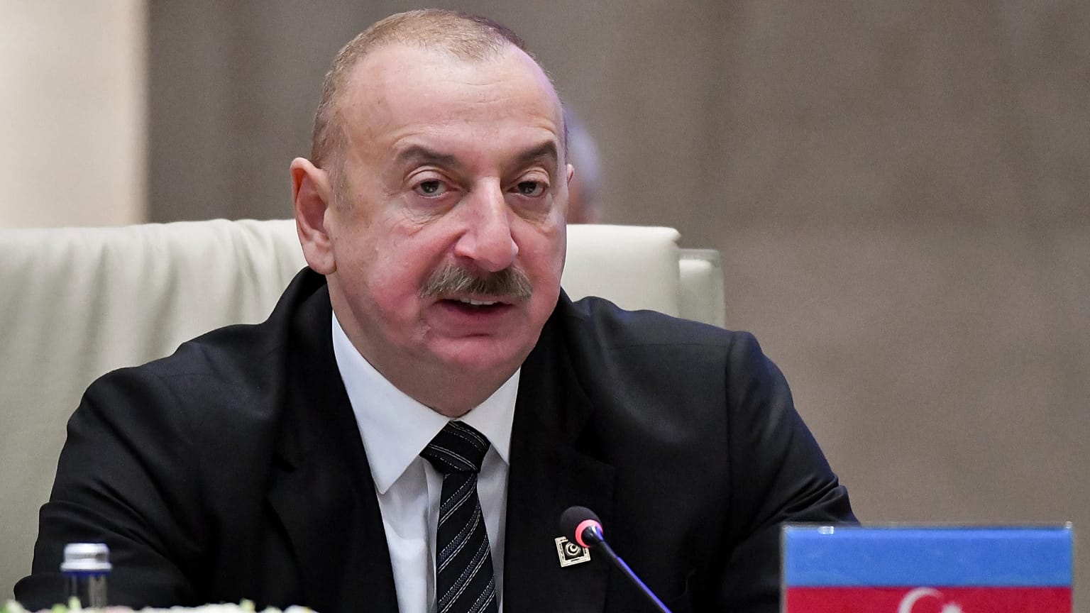 Grafiti nedeniyle Azerbaycan'da hapsedilen Fransız sanatçı 14 ay sonra serbest bırakıldı - Resimde: Azerbaycan Cumhurbaşkanı İlham Aliyev
