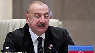 Grafiti nedeniyle Azerbaycan'da hapsedilen Fransız sanatçı 14 ay sonra serbest bırakıldı - Resimde: Azerbaycan Cumhurbaşkanı İlham Aliyev