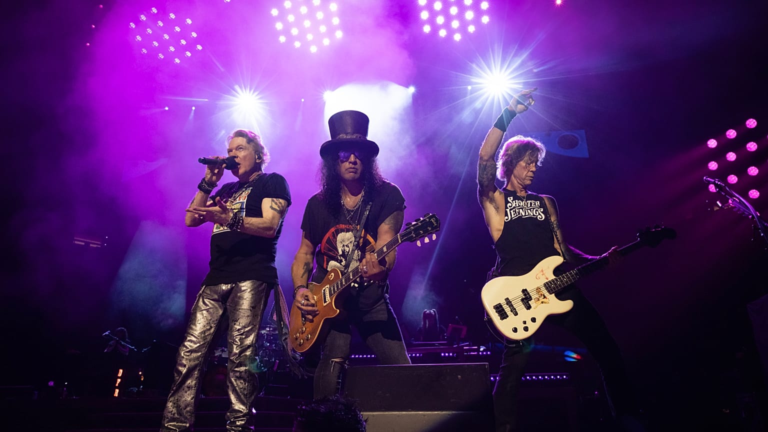  Los Angeles, Kaliforniya'da kurulmuş Amerikalı rock müzik grubu Guns N' Roses'ın konser görüntüsü.