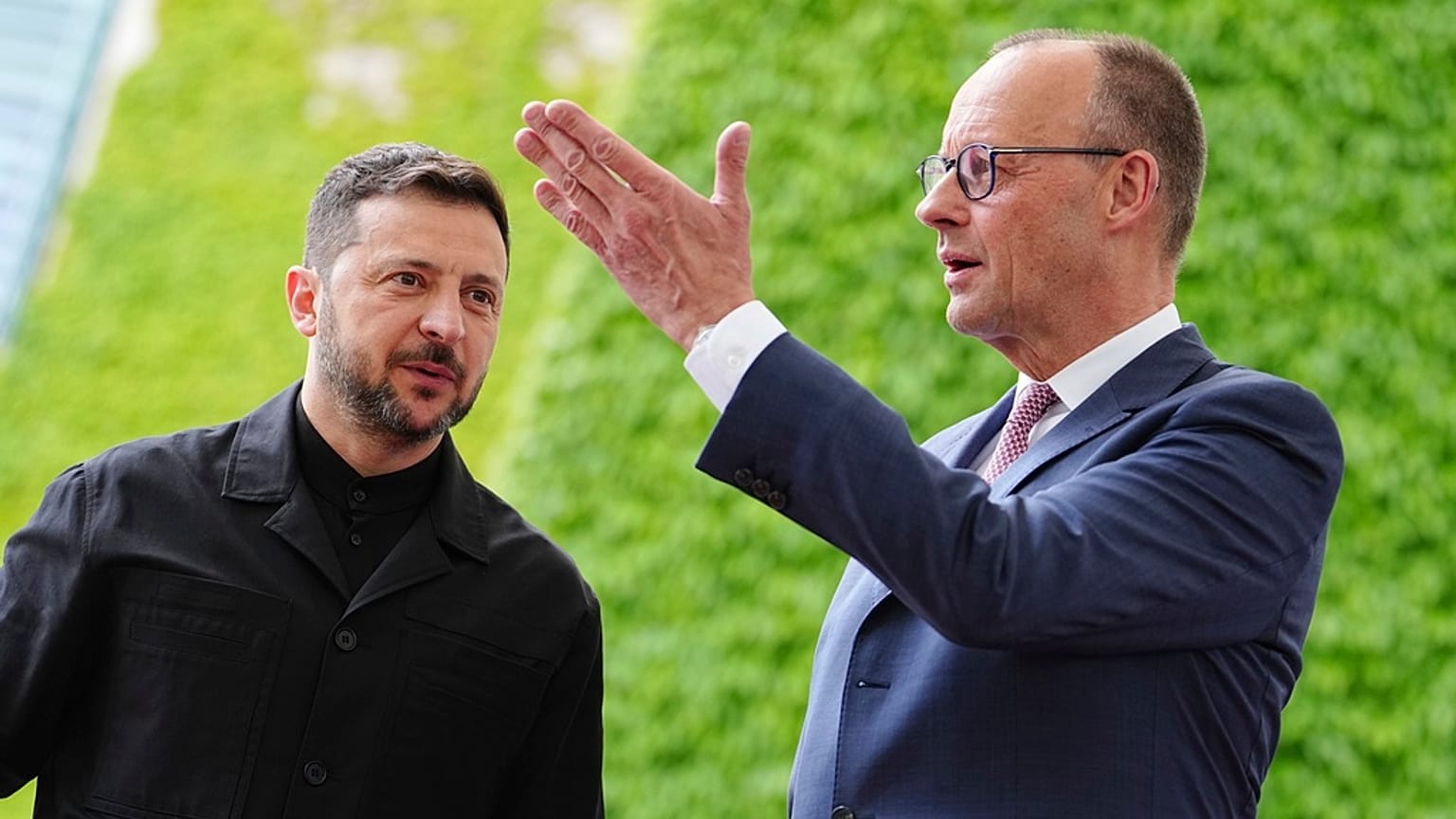 Ukrainische Präsident Selenskyj zu Besuch bei Bundeskanzler Merz in Berlin.