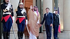 استقبل الرئيس الفرنسي إيمانويل ماكرون ولي العهد السعودي الأمير محمد بن سلمان في قصر الإليزيه بباريس، الخميس 28 يوليو/تموز 2022.
