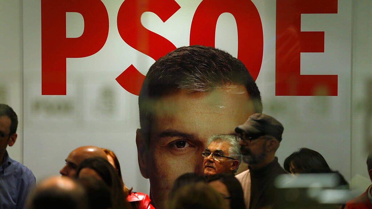 Archivo: Sede del PSOE en Madrid tras las elecciones nacionales, el domingo 20 de diciembre de 2015.