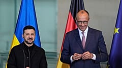 المستشار الألماني فريدريك ميرتس  والرئيس الأوكراني فولوديمير زيلينسكي خلال مؤتمر صحفي في مقر المستشارية في برلين، ألمانيا، يوم الأربعاء 28 مايو 2025.