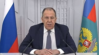 Ο Ρώσος υπουργός Εξωτερικών Σεργκέι Λαβρόφ ανακοίνωσε την πρόταση του Κρεμλίνου για την επανάληψη των απευθείας διαπραγματεύσεων με την Ουκρανία με τον δεύτερο γύρο των συνομιλιών της Κωνσταντινούπολης, Μόσχα, 28 Μαΐου 2025