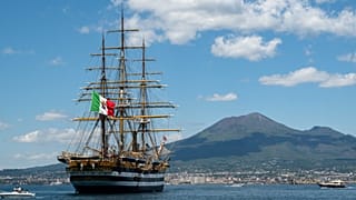 El Amerigo Vespucci en Castellammare di Stabia, Italia, mayo de 2025