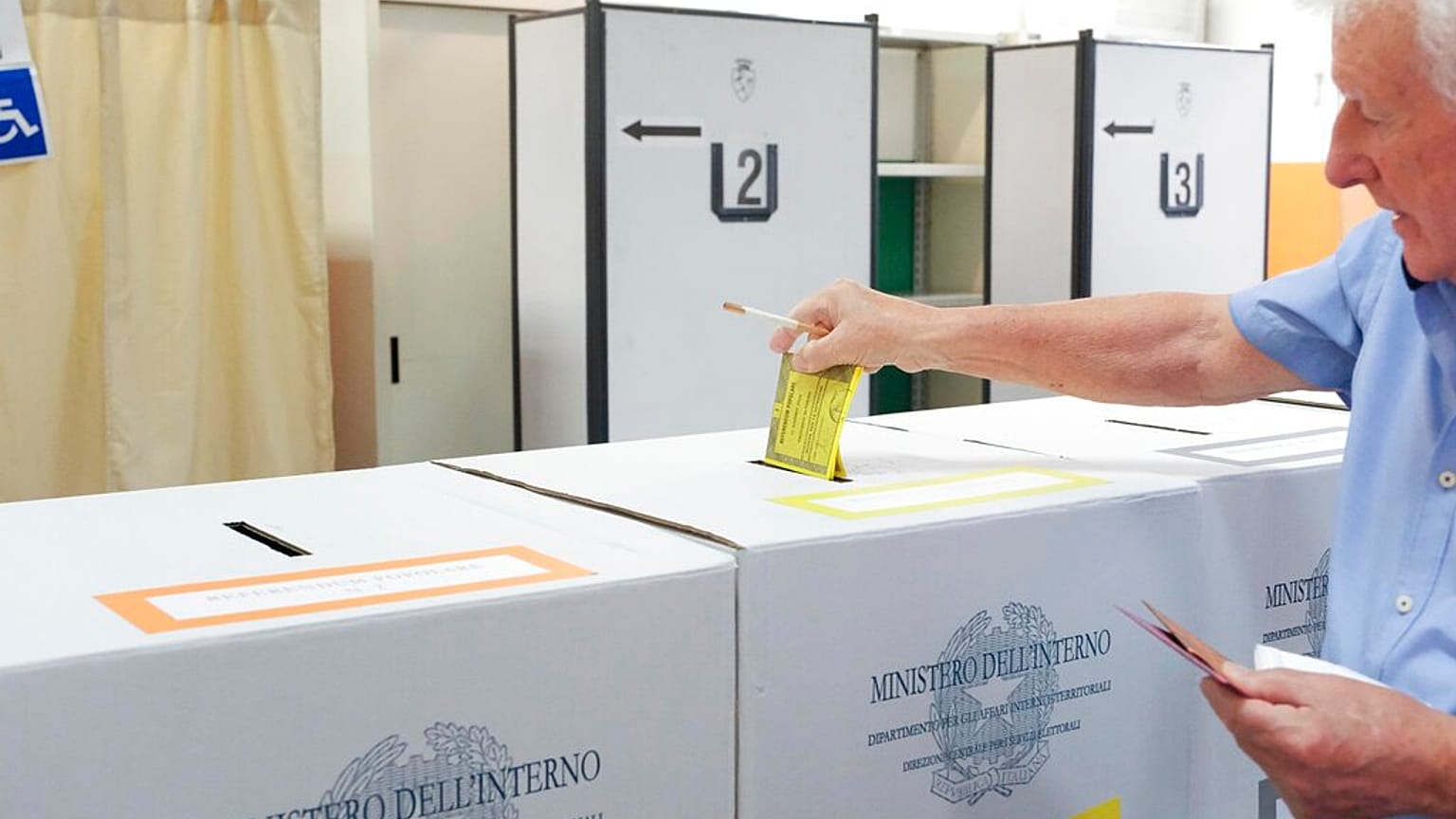 Seggio elettorale, immagine d'archivio