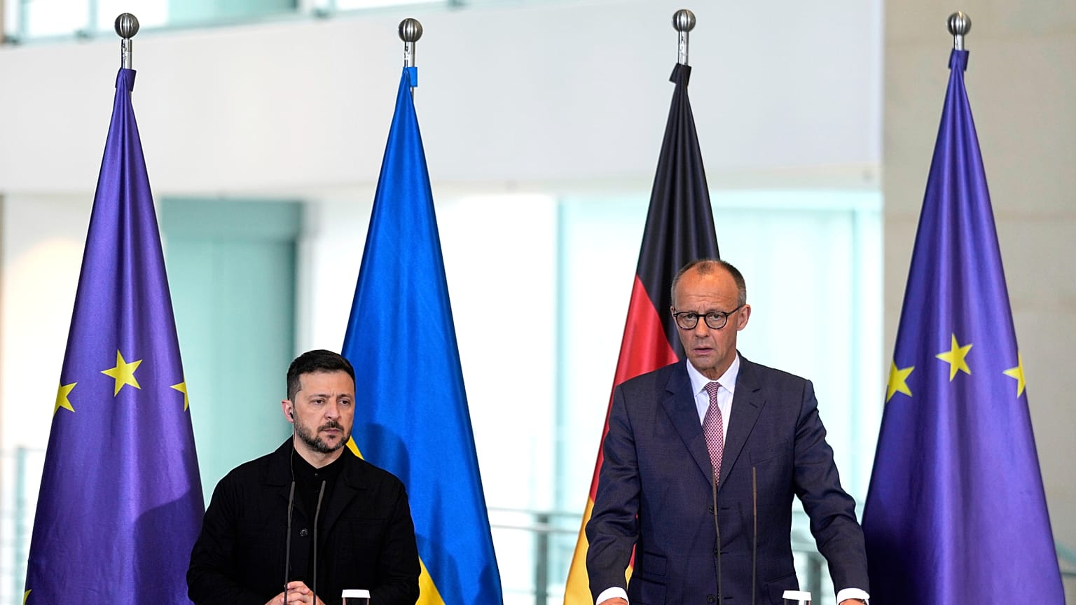 Hat Selenskyj seinen Deutschlandbesuch aufgrund einer drohenden russischen Offensive abgebrochen?