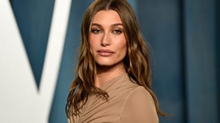 Hailey Bieber, Kaliforniya, Beverly Hills'deki Wallis Annenberg Sahne Sanatları Merkezi'nde düzenlenen Vanity Fair Oscar Partisi'ne katıldı, 27 Mart 2022.