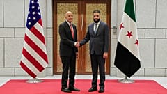 رئيس سوريا للمرحلة الانتقالية أحمد الشرع والمبعوث الأمريكي الخاص إلى سوريا توماس باراك