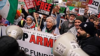 متظاهرون يشاركون في مظاهرة لدعم الشعب الفلسطيني في غزة, في لندن,السبت, نوفمبر. 2, 2024.