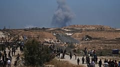 Καπνός υψώνεται μετά από ισραηλινό βομβαρδισμό στη νότια Γάζα, όπως φαίνεται από το Χαν Γιουνίς, 29 Μαΐου 2025