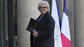 A ministra francesa do Trabalho, da Saúde e da Solidariedade, Catherine Vautrin, chega ao Palácio do Eliseu na quinta-feira, 10 de outubro de 2024.