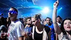 ARCHIVO: Un grupo de personas disfrutan del festival.