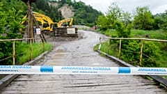 A csendőrség által lezárt Só-szoros Parajd felőli bejárata  - Hargita, Románia, 2025. május 28.