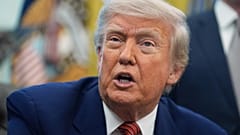 Судебная тяжба вокруг таможенных пошлин Дональда Трампа оказывает давление на фондовый рынок.