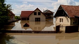 Las inundaciones devastan aldeas en el condado de Covasna.